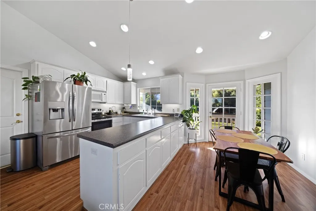 42300 Fig Street, Murrieta, California 92562 home-pic-36