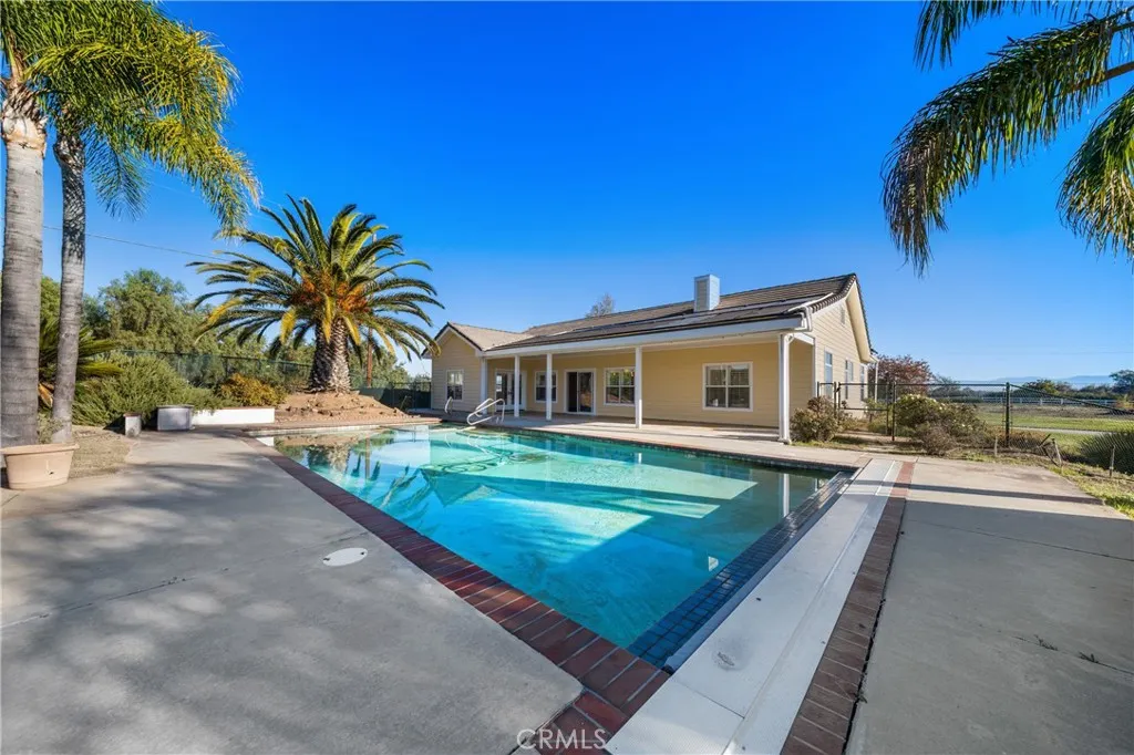 42300 Fig Street, Murrieta, California 92562 home-pic-5