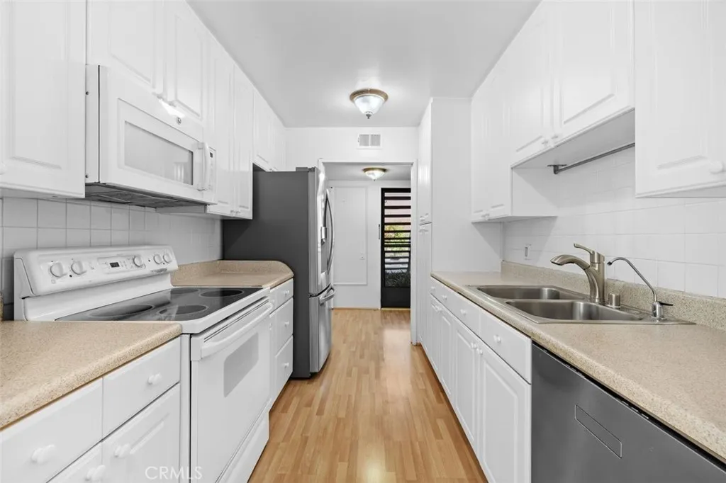 5301 Balboa Boulevard 5b, Encino, California 91316 home-pic-3