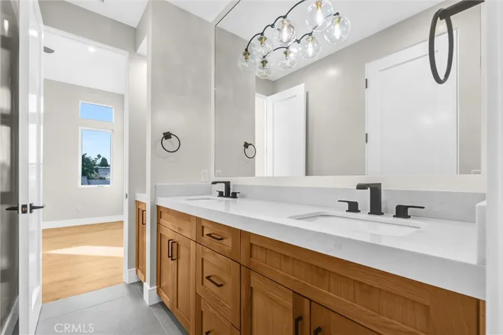 JACK N JILL BATH ROOM