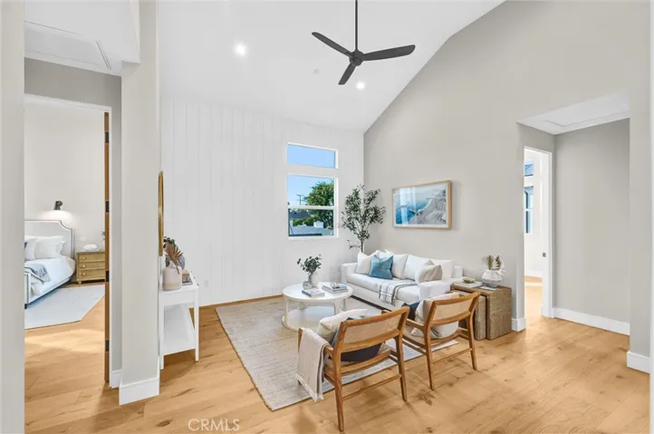 2ND LEVEL SITTING AREA