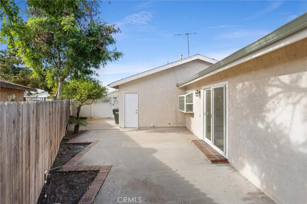 618 S Sally Lee Street, Azusa, California 91702 home-pic-20