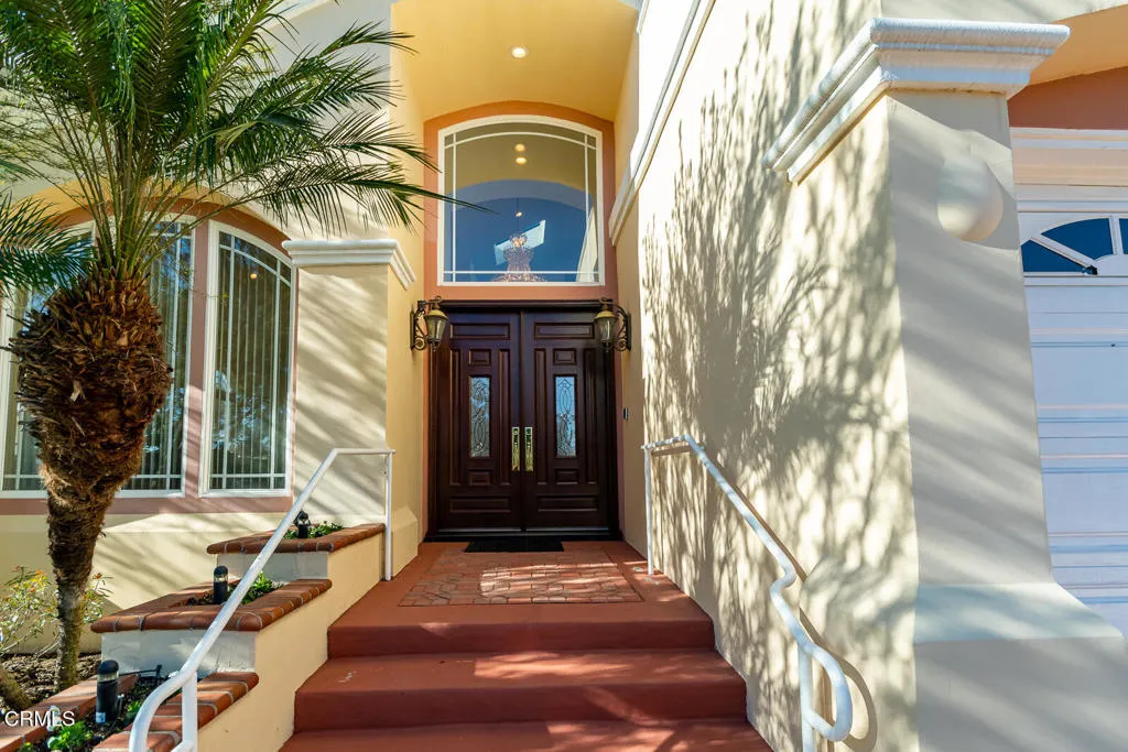 1075 E Tujunga Avenue, Burbank, California 91501 home-pic-3