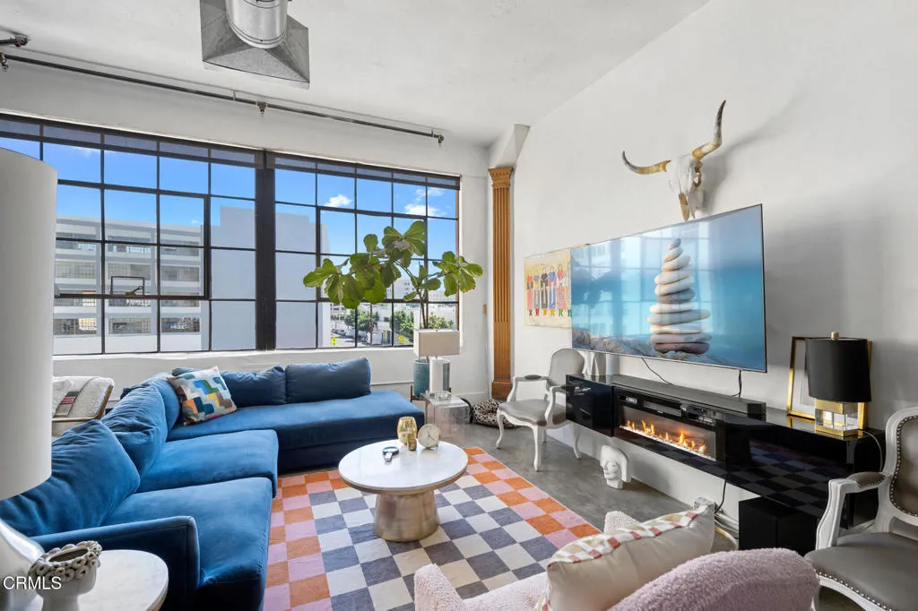 315 E 8th Street 301, Los Angeles, California 90014 home-pic-1