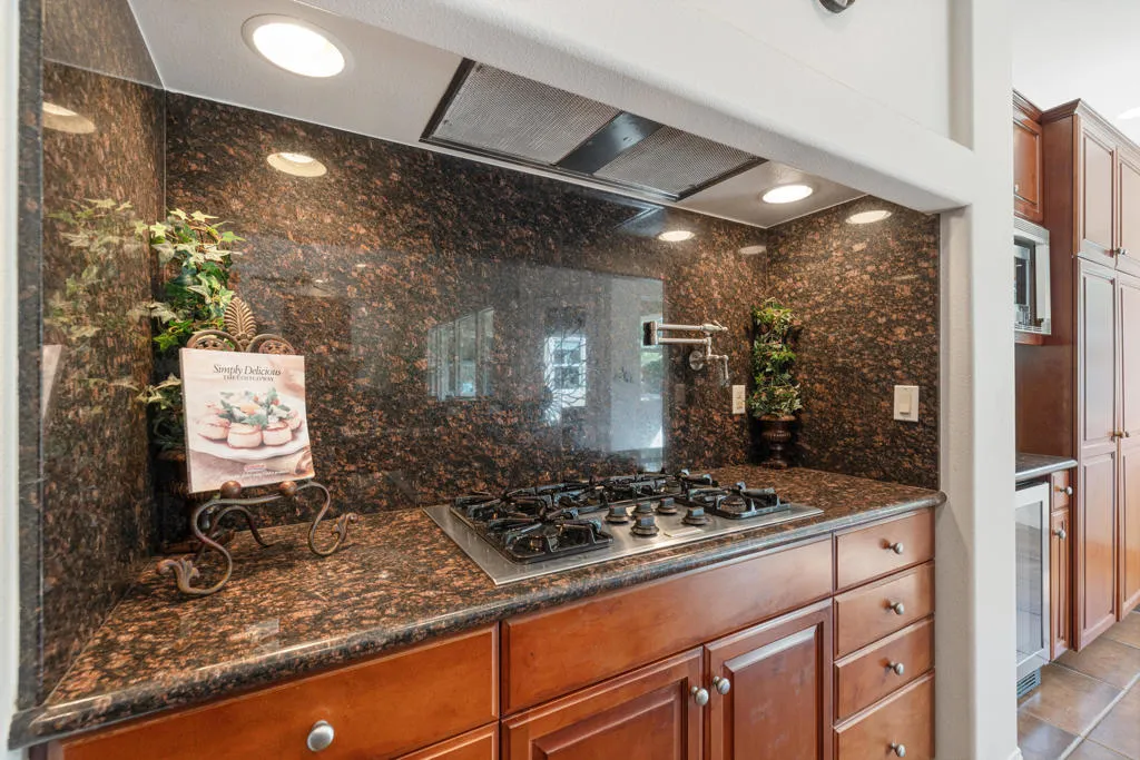 155 Bellini Way, Palm Desert, California 92211 home-pic-6