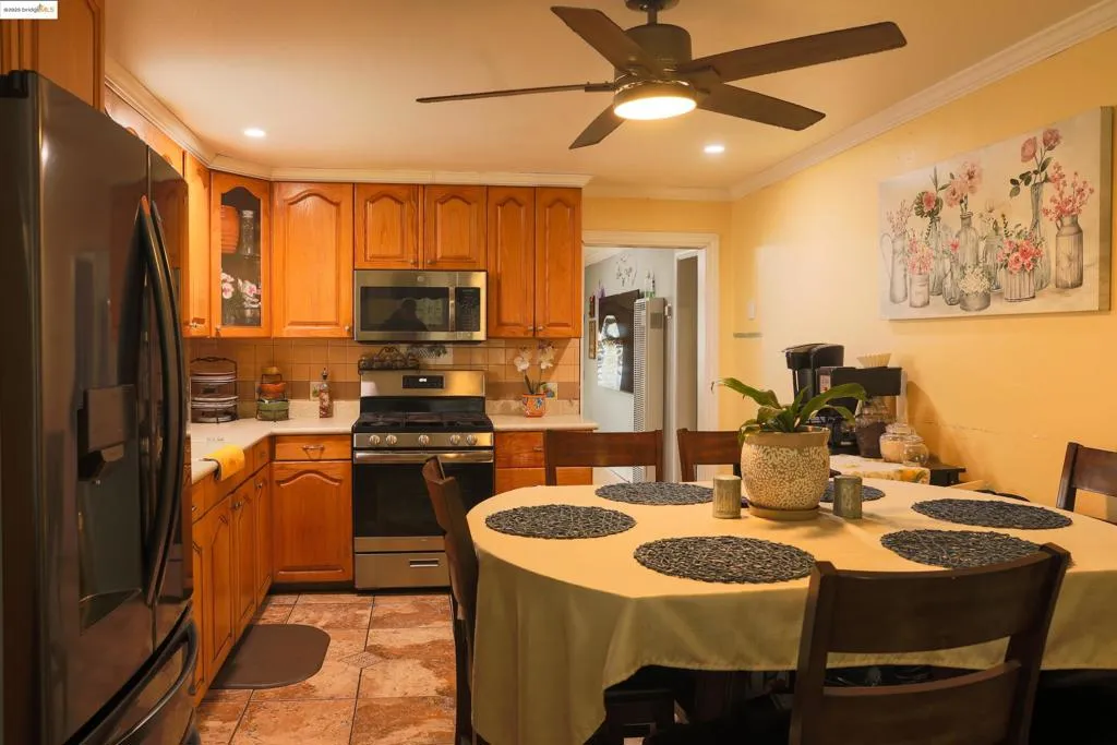 27777 E 12th St, Hayward, California 94544 home-pic-14