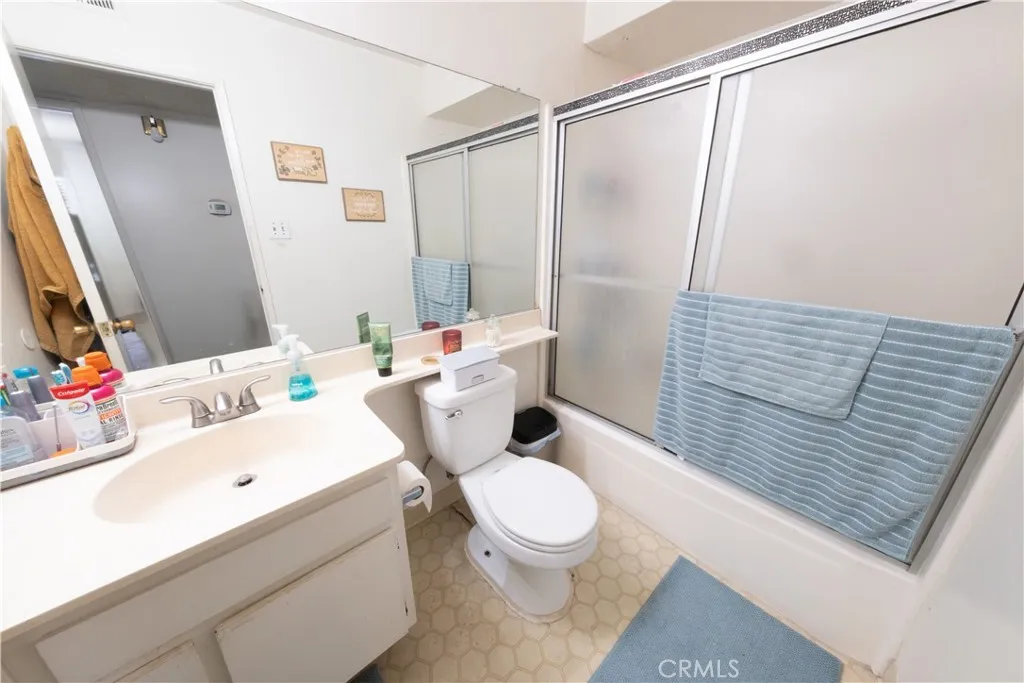 5700 Etiwanda Avenue 149, Tarzana, California 91356 home-pic-18
