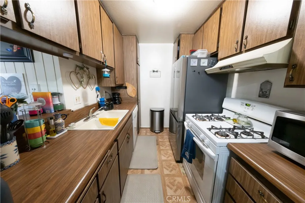 5700 Etiwanda Avenue 149, Tarzana, California 91356 home-pic-4