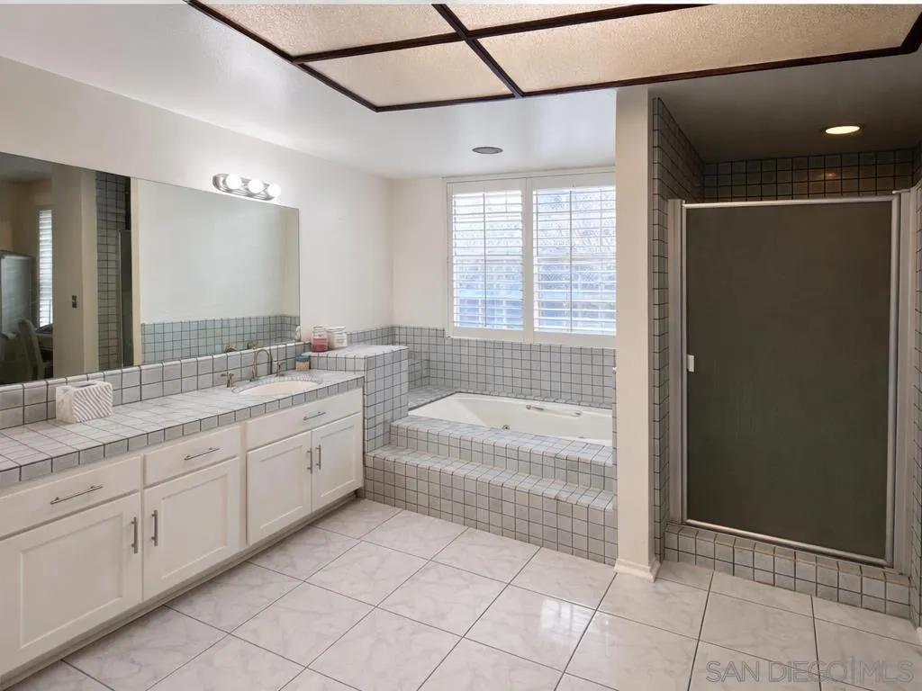 13078 Mindanao Way 101, Marina Del Rey, California 90292 home-pic-4