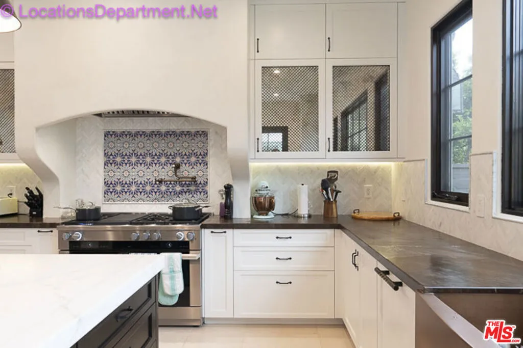 Huge cooks kitchen