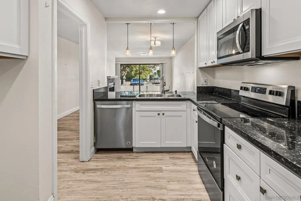 3525 Lebon Drive 104, San Diego, California 92122 home-pic-13