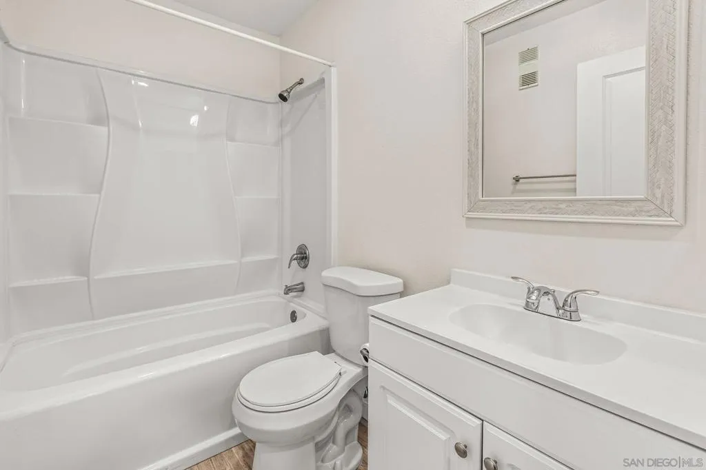 3525 Lebon Drive 104, San Diego, California 92122 home-pic-21