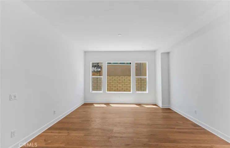 11826 Canoga Avenue, Chatsworth, California 91311