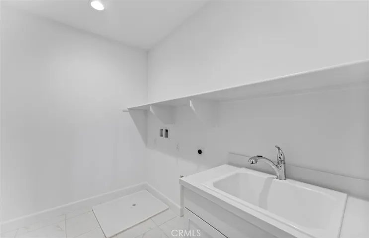 11826 Canoga Avenue, Chatsworth, California 91311