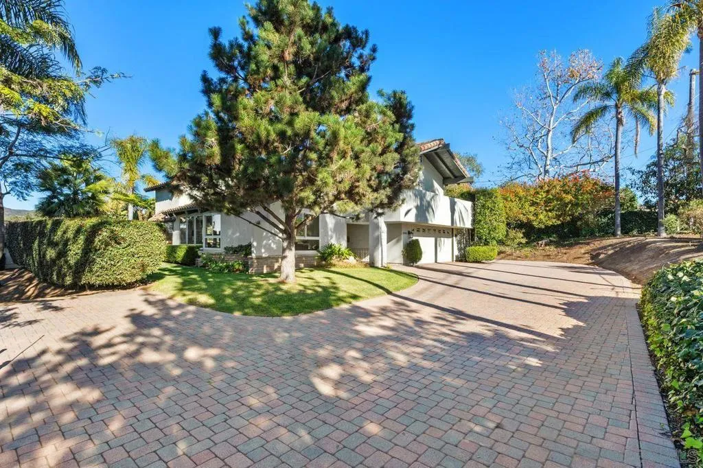 2006 Catalina Ave, Vista, California 92084 home-pic-1