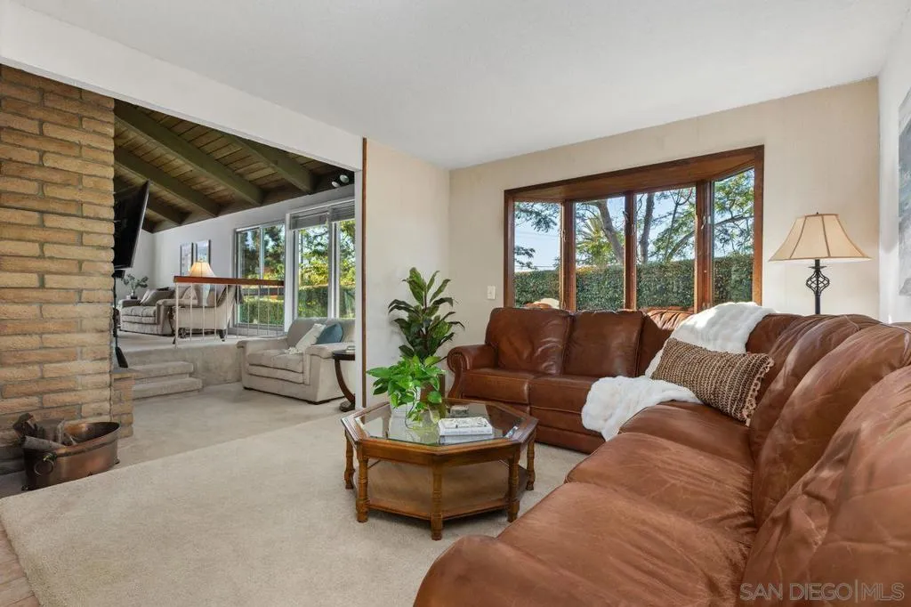 2006 Catalina Ave, Vista, California 92084 home-pic-10