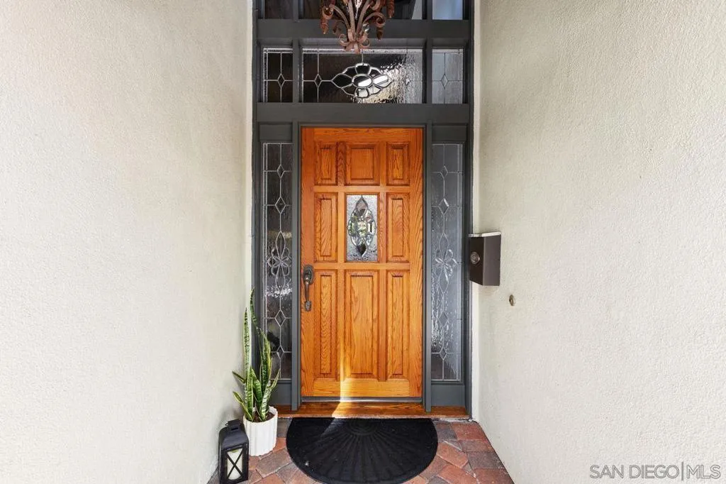 2006 Catalina Ave, Vista, California 92084 home-pic-3