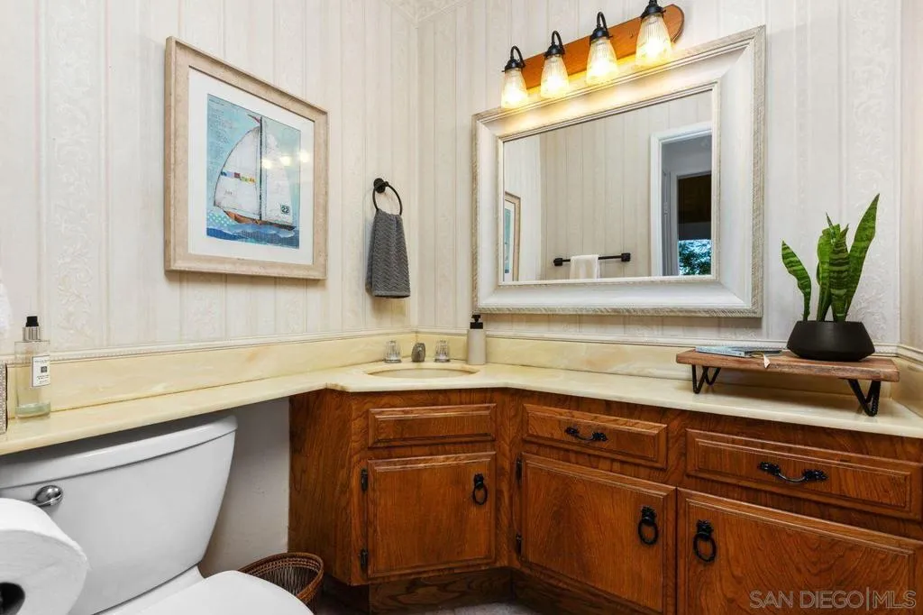 2006 Catalina Ave, Vista, California 92084 home-pic-29