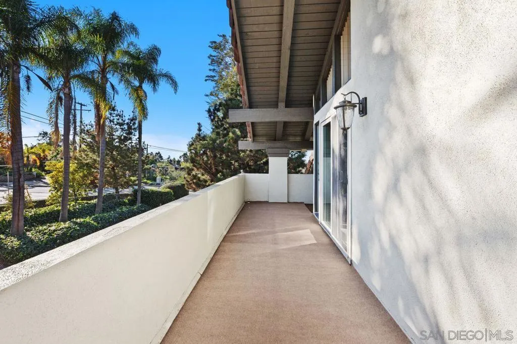 2006 Catalina Ave, Vista, California 92084 home-pic-19