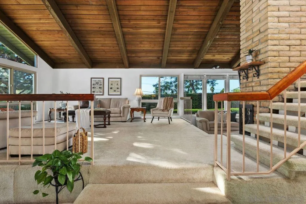 2006 Catalina Ave, Vista, California 92084 home-pic-6