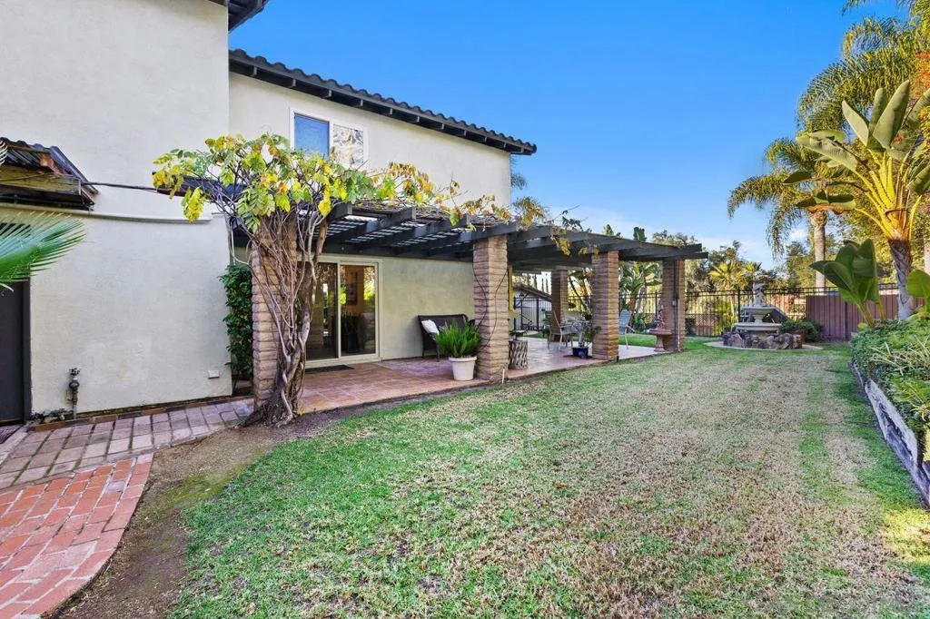 2006 Catalina Ave, Vista, California 92084 home-pic-32