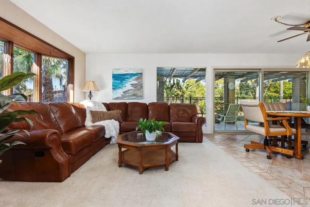 2006 Catalina Ave, Vista, California 92084 home-pic-9