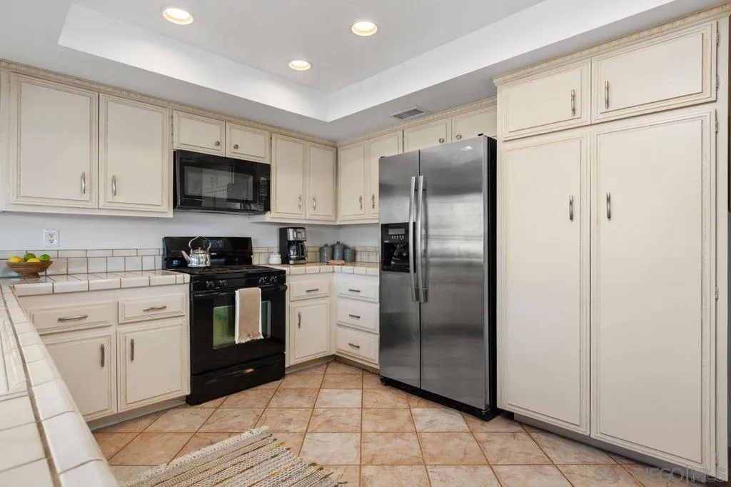 2006 Catalina Ave, Vista, California 92084 home-pic-16