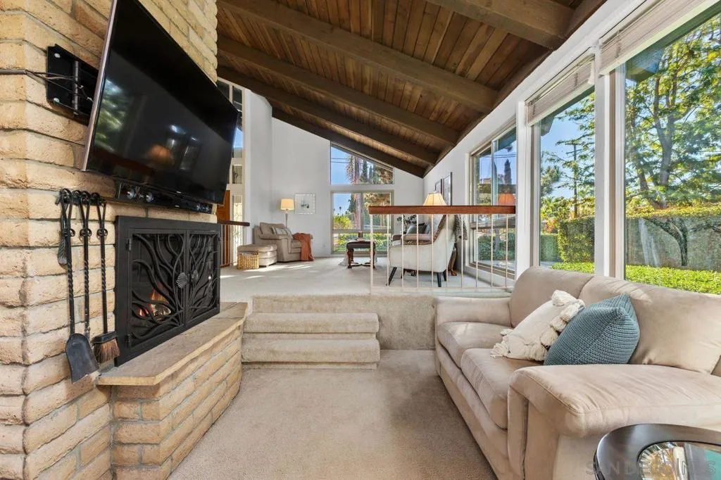 2006 Catalina Ave, Vista, California 92084 home-pic-8