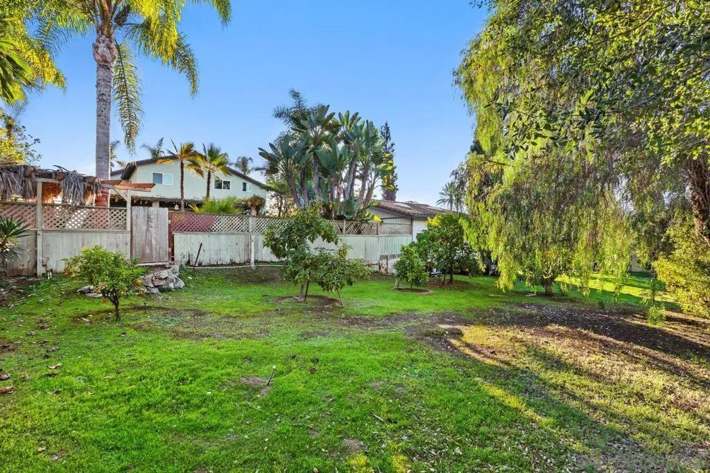 2006 Catalina Ave, Vista, California 92084 home-pic-40