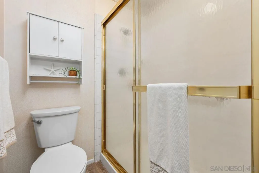 2006 Catalina Ave, Vista, California 92084 home-pic-23