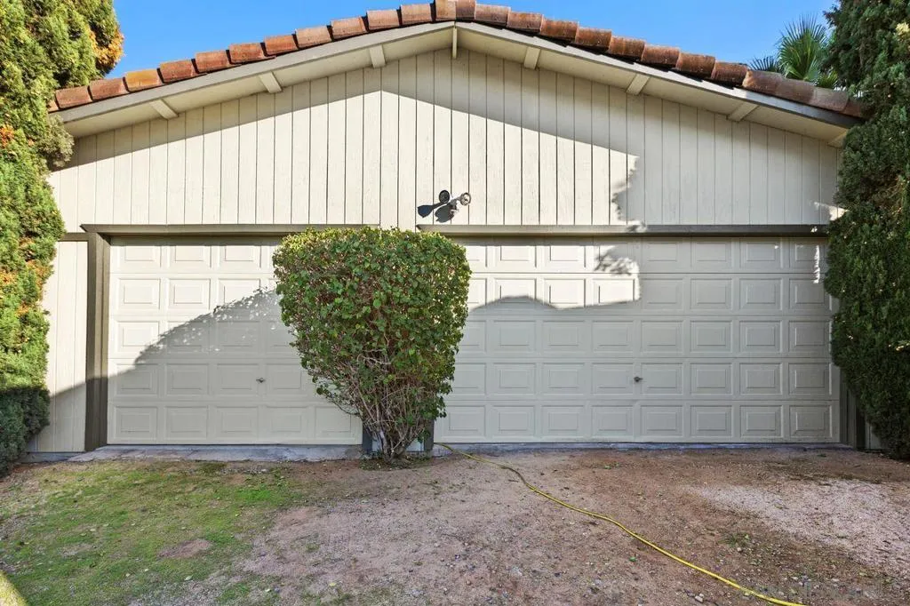 2006 Catalina Ave, Vista, California 92084 home-pic-37