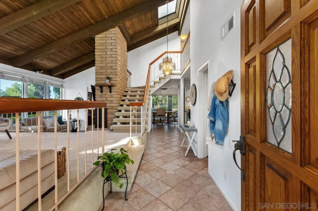 2006 Catalina Ave, Vista, California 92084 home-pic-4