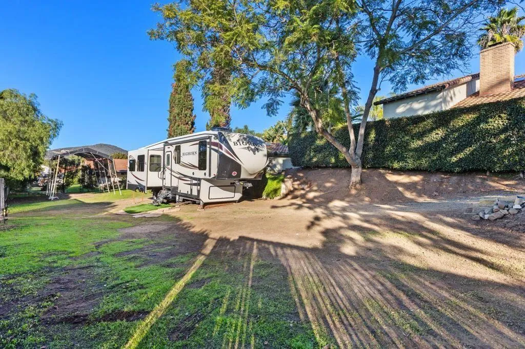 2006 Catalina Ave, Vista, California 92084 home-pic-38