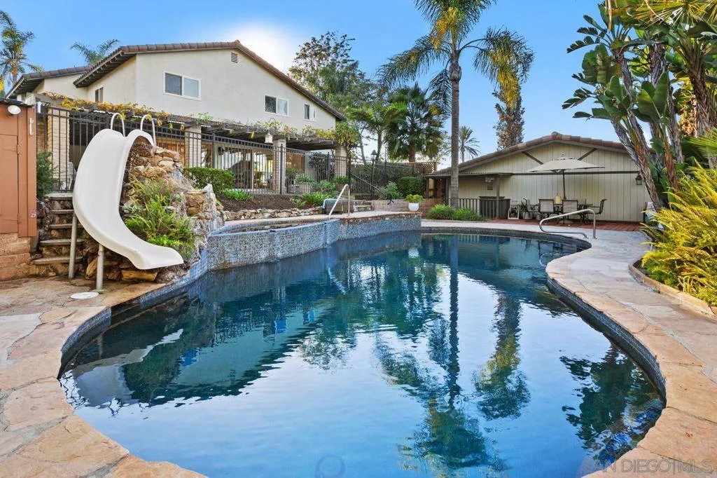 2006 Catalina Ave, Vista, California 92084 home-pic-35