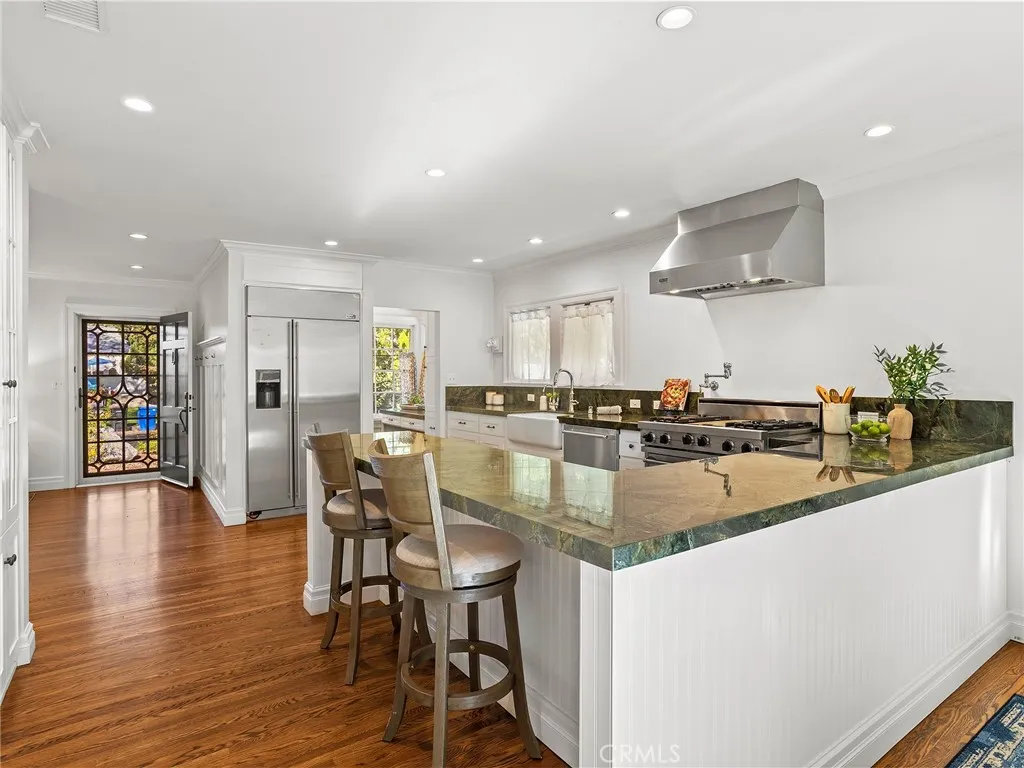 10404 Margate Street, North Hollywood, California 91601 home-pic-13