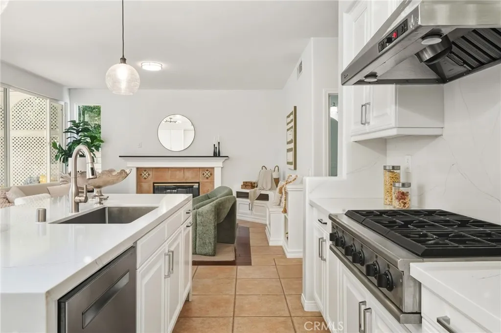 6268 Normandy, Oak Park, California 91377 home-pic-24