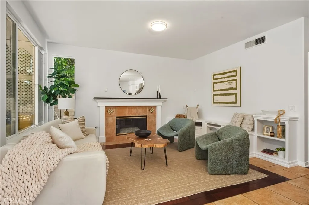 6268 Normandy, Oak Park, California 91377 home-pic-18