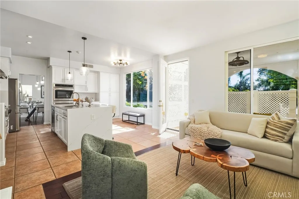 6268 Normandy, Oak Park, California 91377 home-pic-25