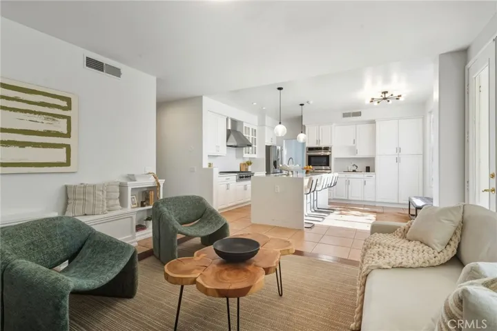 6268 Normandy, Oak Park, California 91377