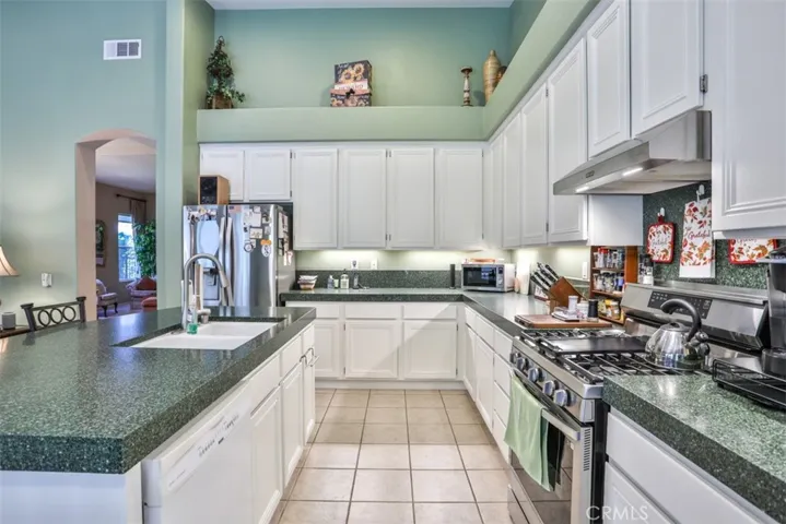 930 Mccall, Corona, California 92881