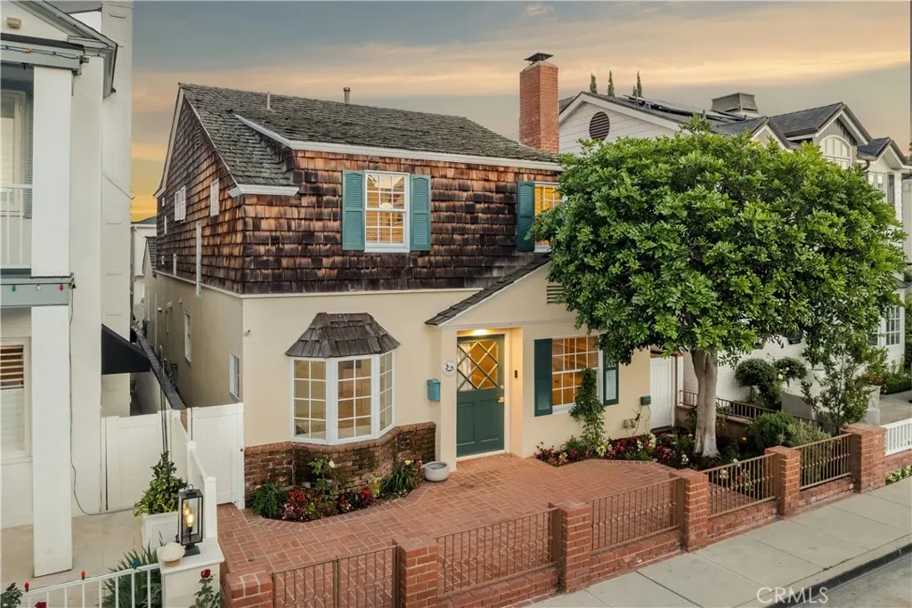 220 Apolena Avenue, Newport Beach, California 92662 home-pic-0