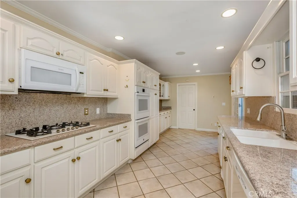 220 Apolena Avenue, Newport Beach, California 92662 home-pic-4