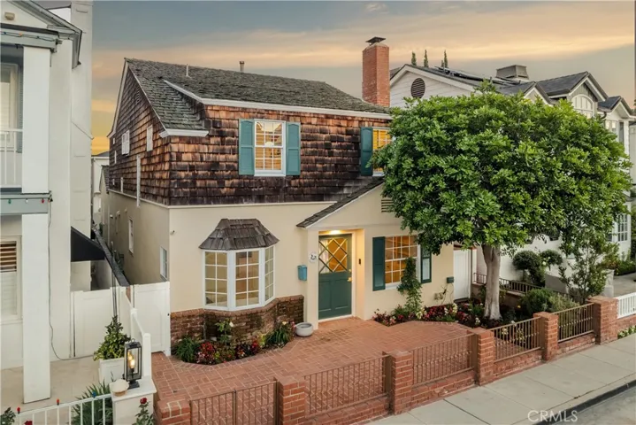 220 Apolena Avenue, Newport Beach, California 92662