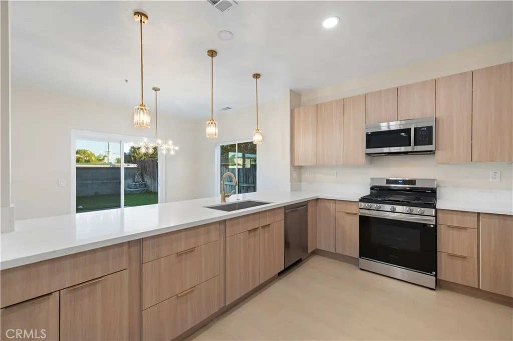 13980 Ginger Lane, San Fernando, California 91340 home-pic-8