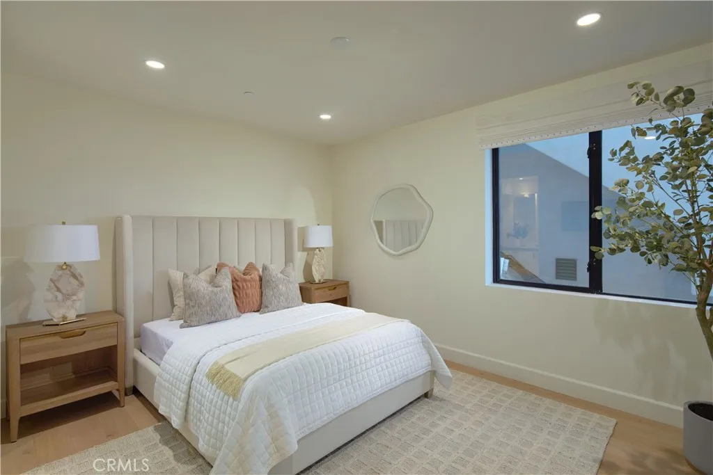 33 Bay Drive, Laguna Beach, California 92651 home-pic-23
