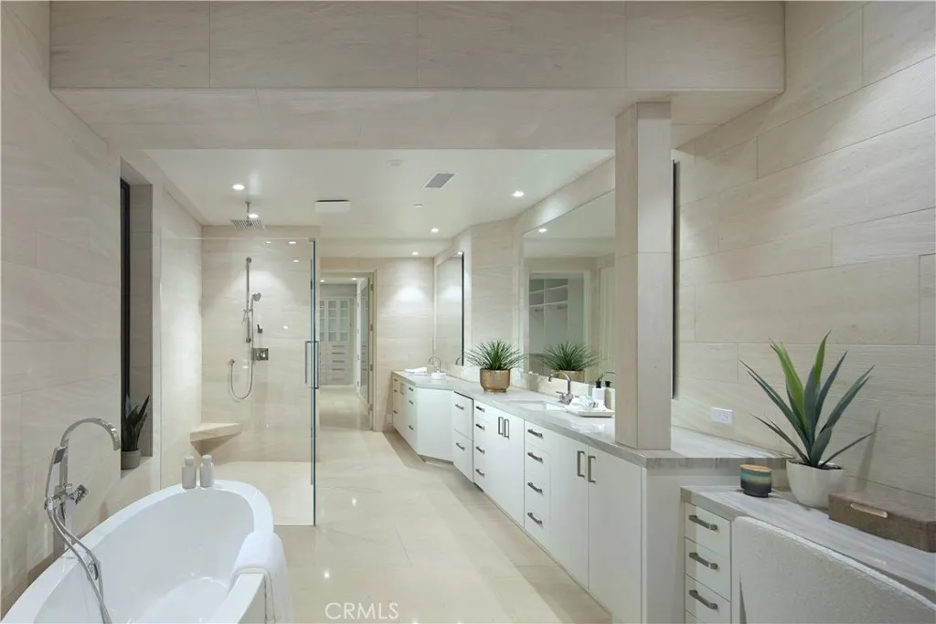 33 Bay Drive, Laguna Beach, California 92651 home-pic-28