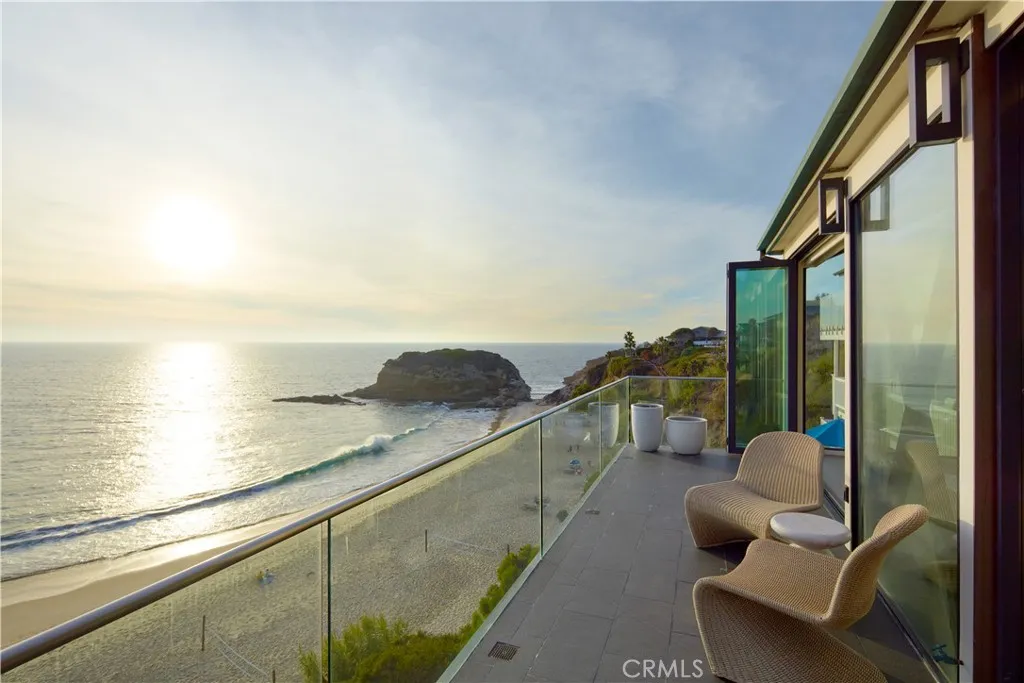 33 Bay Drive, Laguna Beach, California 92651 home-pic-15