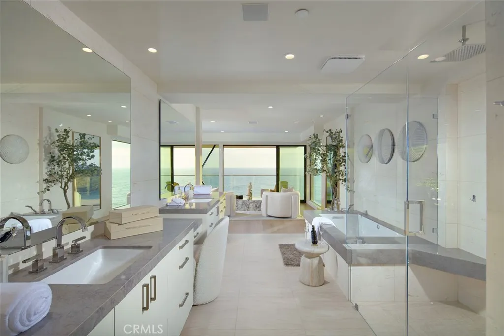 33 Bay Drive, Laguna Beach, California 92651 home-pic-21
