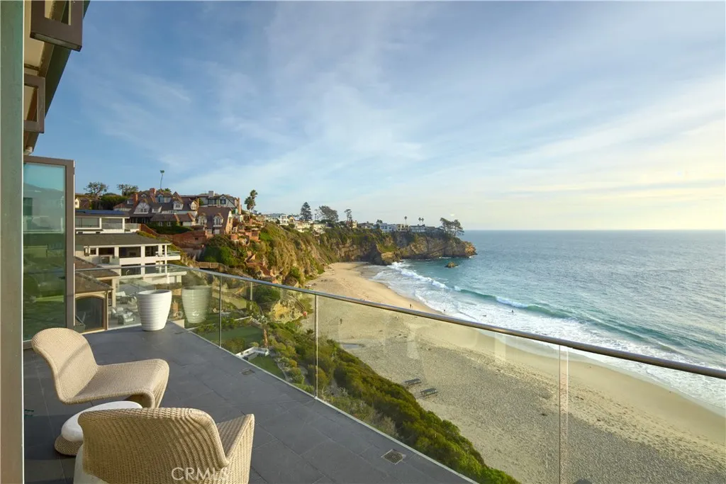 33 Bay Drive, Laguna Beach, California 92651 home-pic-17
