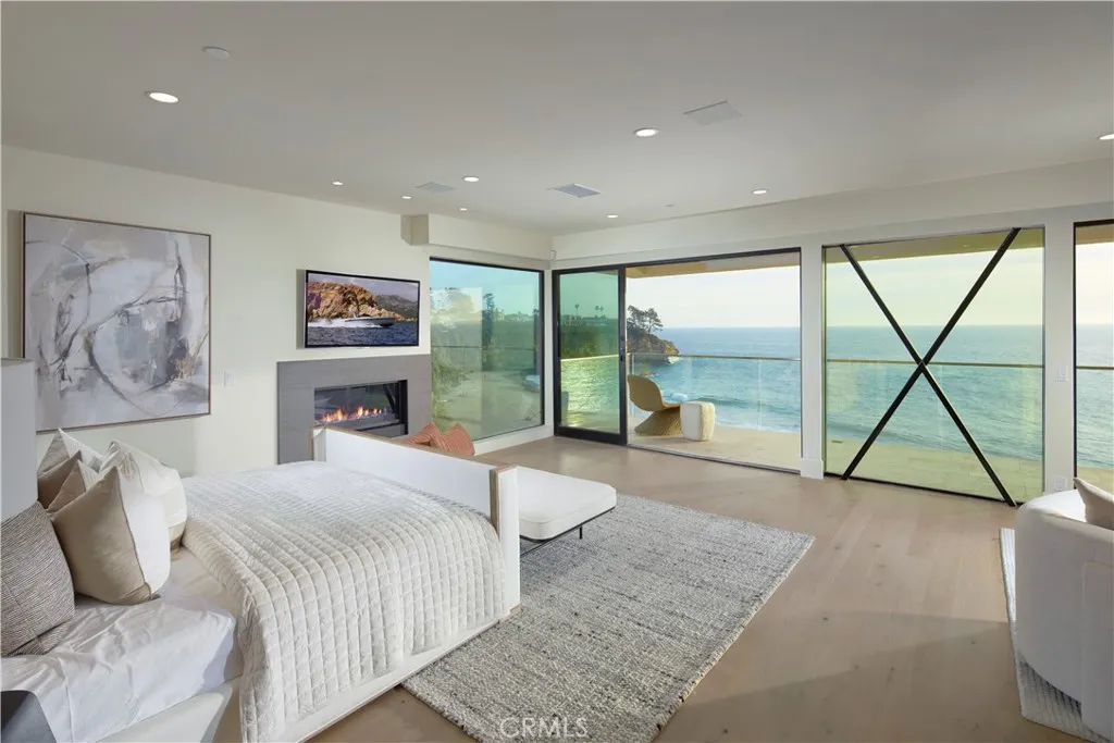 33 Bay Drive, Laguna Beach, California 92651 home-pic-18